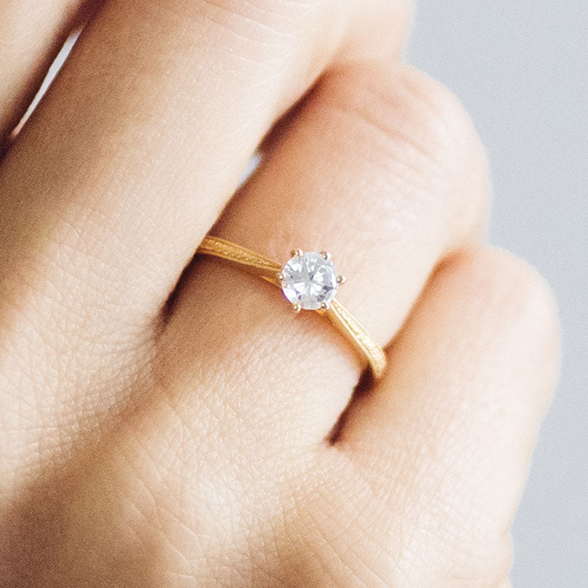 Do wedding and engagement rings have to be the same metal? - Lebrusan Studio